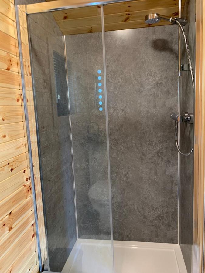 River Huts, Highland River Retreat With Hot Tub インヴァネス エクステリア 写真