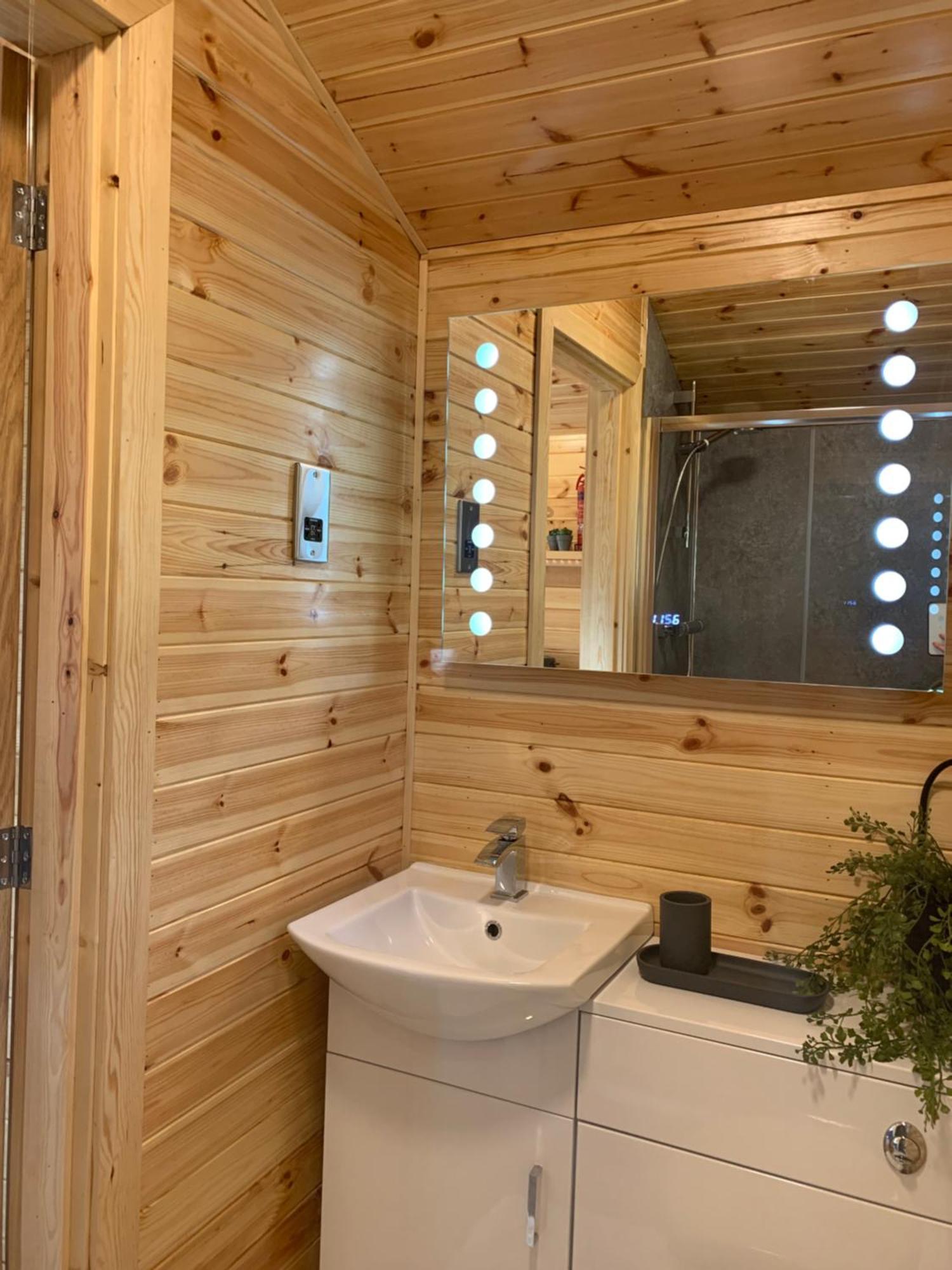 River Huts, Highland River Retreat With Hot Tub インヴァネス エクステリア 写真