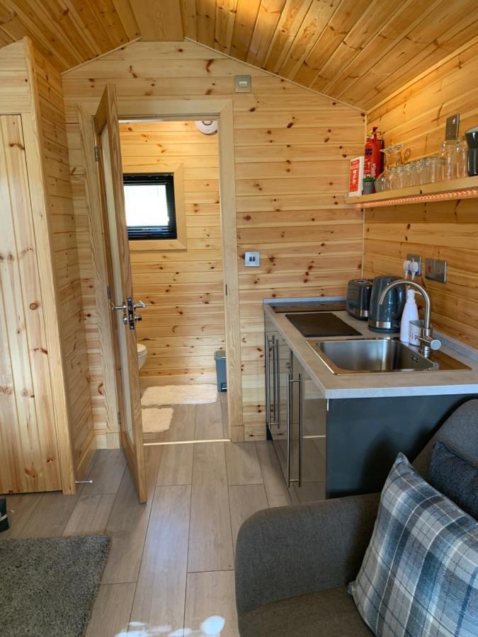 River Huts, Highland River Retreat With Hot Tub インヴァネス エクステリア 写真