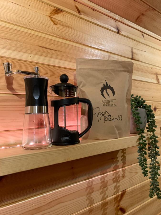 River Huts, Highland River Retreat With Hot Tub インヴァネス エクステリア 写真
