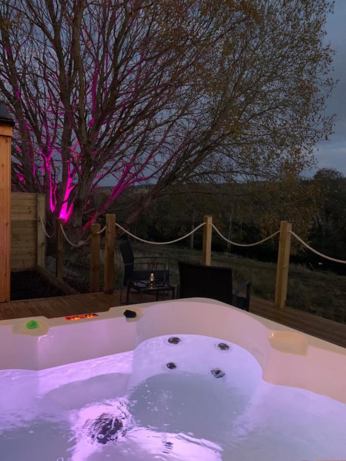River Huts, Highland River Retreat With Hot Tub インヴァネス エクステリア 写真