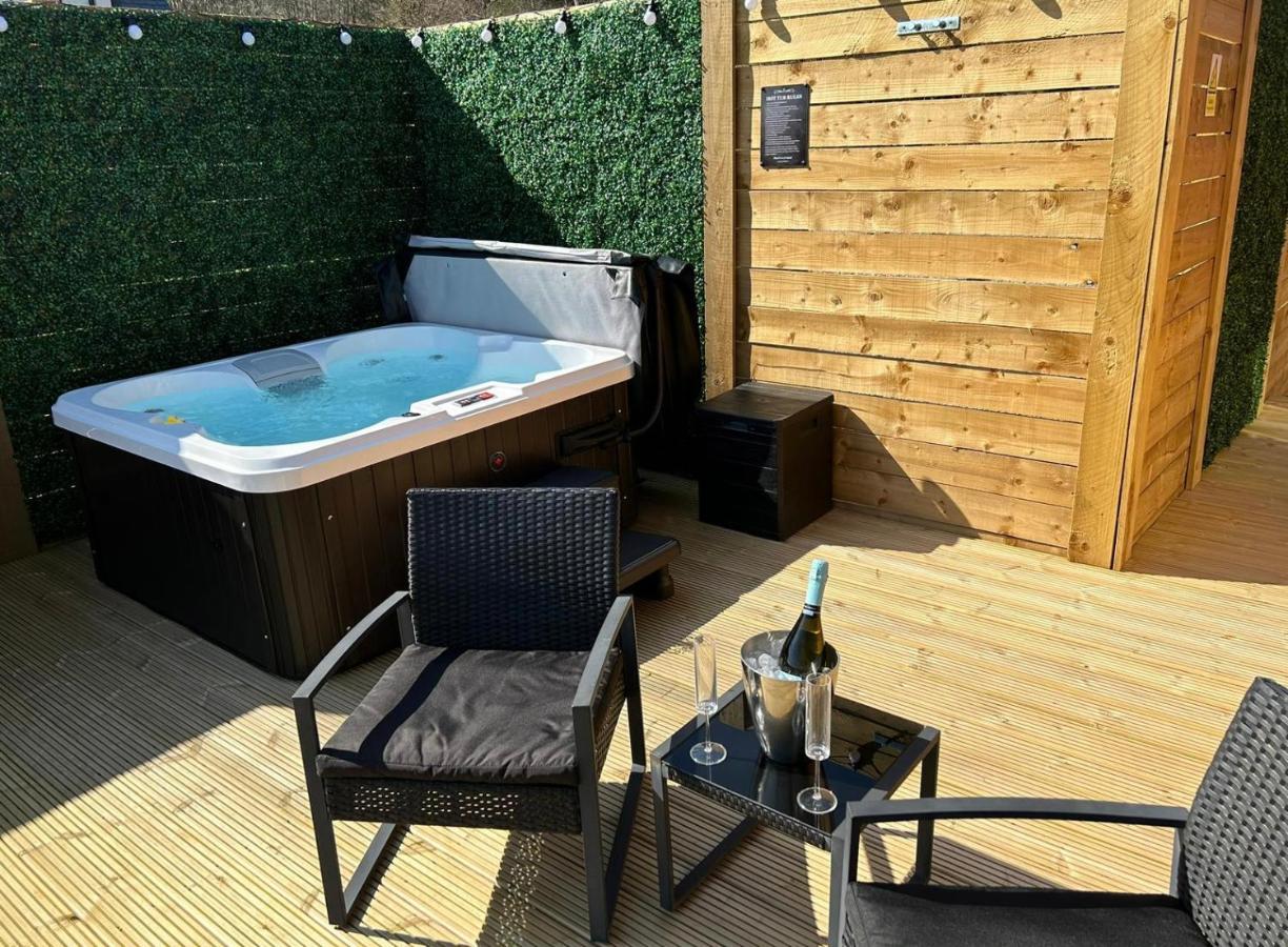 River Huts, Highland River Retreat With Hot Tub インヴァネス エクステリア 写真